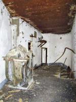 Ligne Maginot - DRACHENBRONN NORD OUEST - (Casemate d'infanterie) - Local attenant à la chambre de tir abritant les filtres et ventilateur, les créneaux FM de flanquement de façade et de défense du fossé ainsi que l'accès à l'étage inférieur