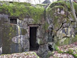 Ligne Maginot - DRACHENBRONN NORD OUEST - (Casemate d'infanterie) - L'entrée et la caponnière FM détruite 