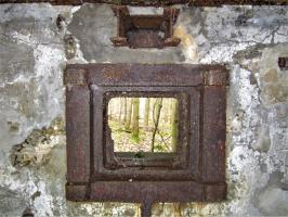 Ligne Maginot - DRACHENBRONN NORD OUEST - (Casemate d'infanterie) - Chambre de tir, créneau JM et canon de 37