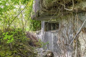 Ligne Maginot - 31/3 - SAASENHEIM - (Casemate d'infanterie - Double) - L'extérieur de la façade nord avec ces 2 créneaux pour jumelage de mitrailleuse et canon de 47 mm