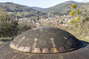 Ligne Maginot - FOUR A CHAUX - FAC - (Ouvrage d'artillerie) - Bloc 5
Vue sur Lembach depuis la tourelle de mitrailleuses