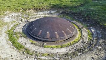 Ligne Maginot - FOUR A CHAUX - FAC - (Ouvrage d'artillerie) - Bloc 3
Tourelle de mortiers de 81
Noter la cunette d'évacuation des eaux de pluies