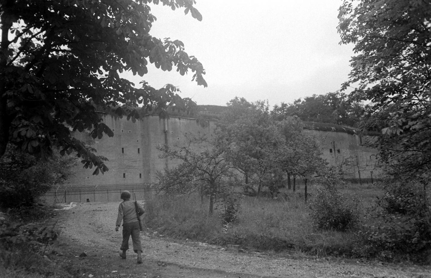 Ligne Maginot - GUENTRANGE (FESTE DE) - (Ouvrage d'artillerie) - Les troupes américaines utilisent l'ouvrage 
Caserne centrale ? - Ralph Morse 