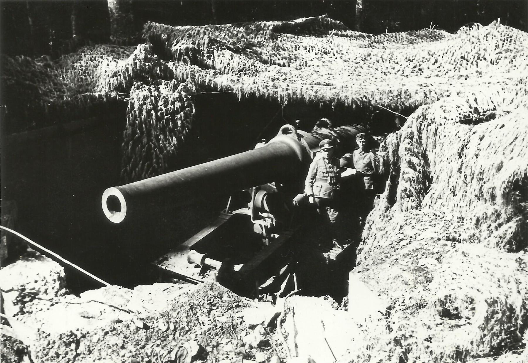 Ligne Maginot - STRENGWALD (BATTERIE DU) - (Position d'artillerie préparée) - L'une des pièces de 240mm modèle 1884 / 17 en 1940
Photo allemande