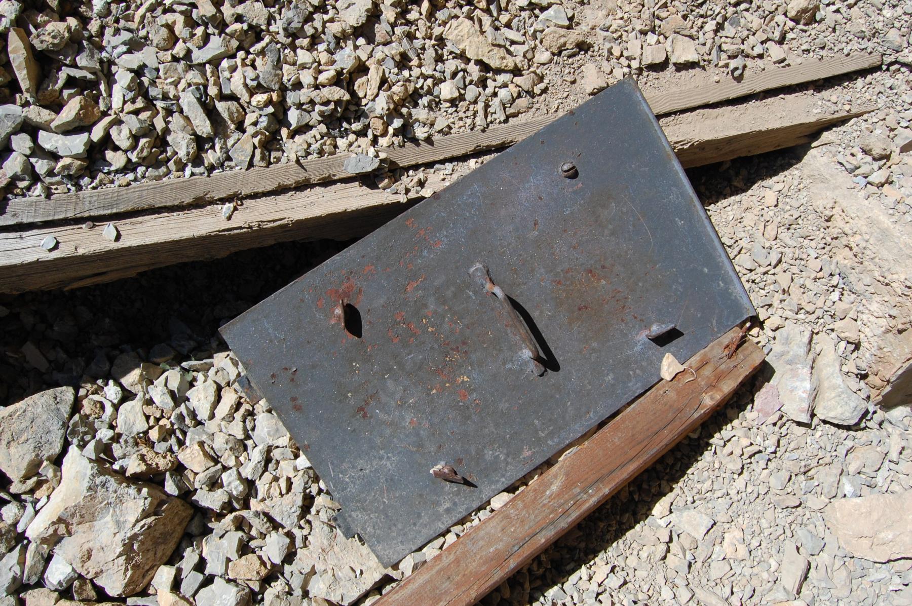 Ligne Maginot - JANUS - (Ouvrage d'artillerie) - Bloc 1
Plaque coupe-vent détachée du dessous du pont levis du B1 - PRASIL Michal