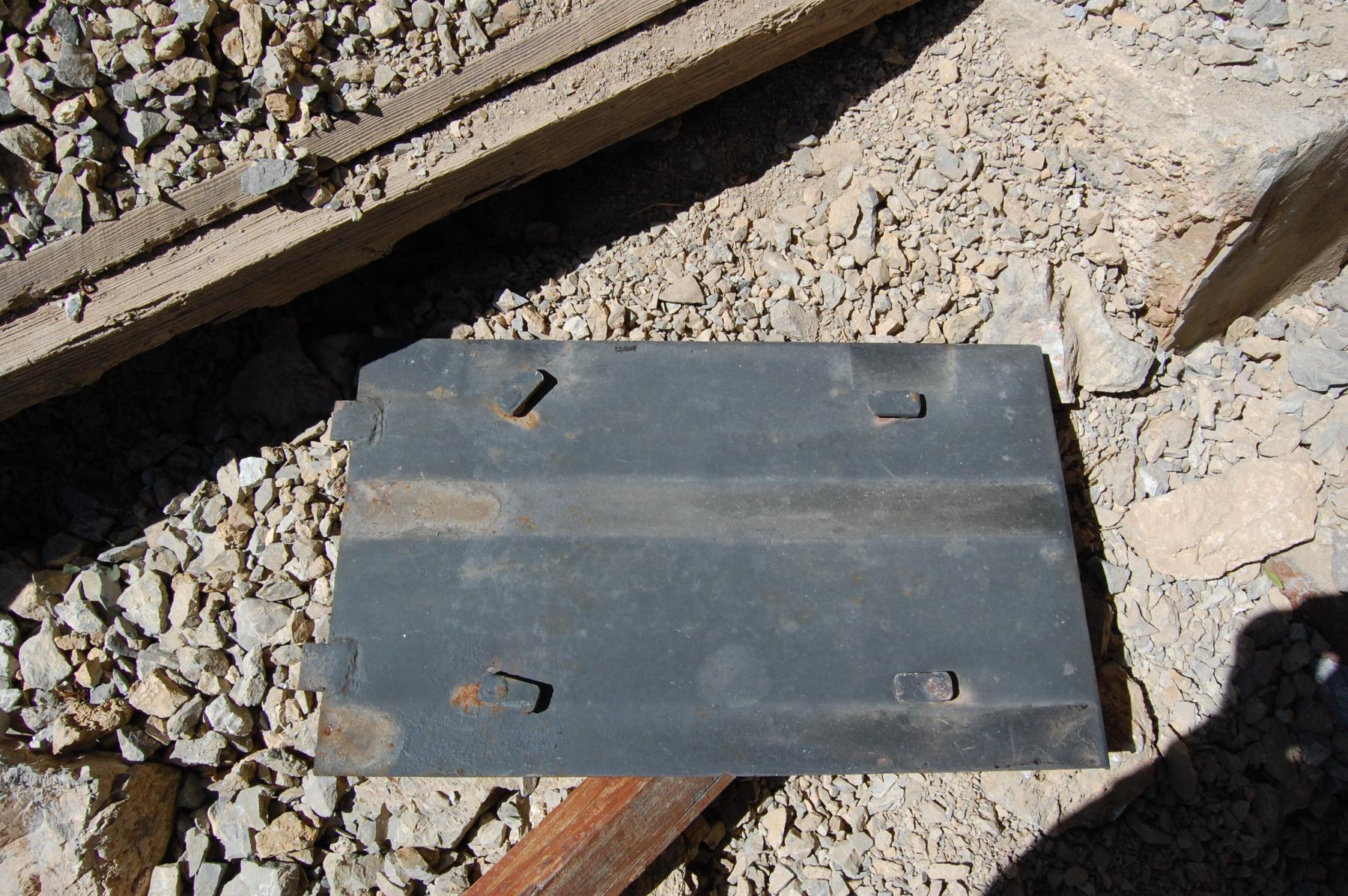 Ligne Maginot - JANUS - (Ouvrage d'artillerie) - Bloc 1
Plaque coupe-vent détachée du dessous du pont levis du B1 - PRASIL Michal