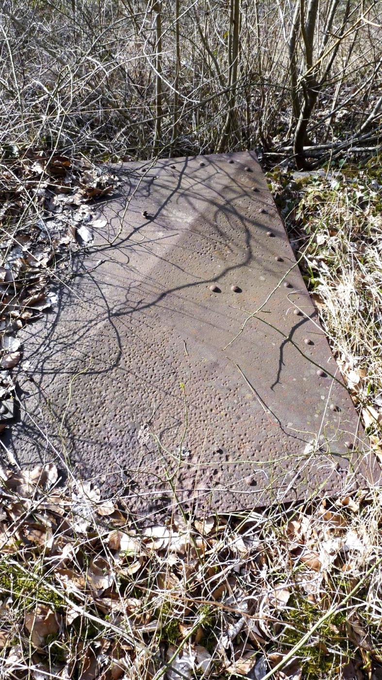 Ligne Maginot - 35M - (Chambre de coupure) - La trappe d'origine, posée du coté - Sylvie-Laure LAMBERT