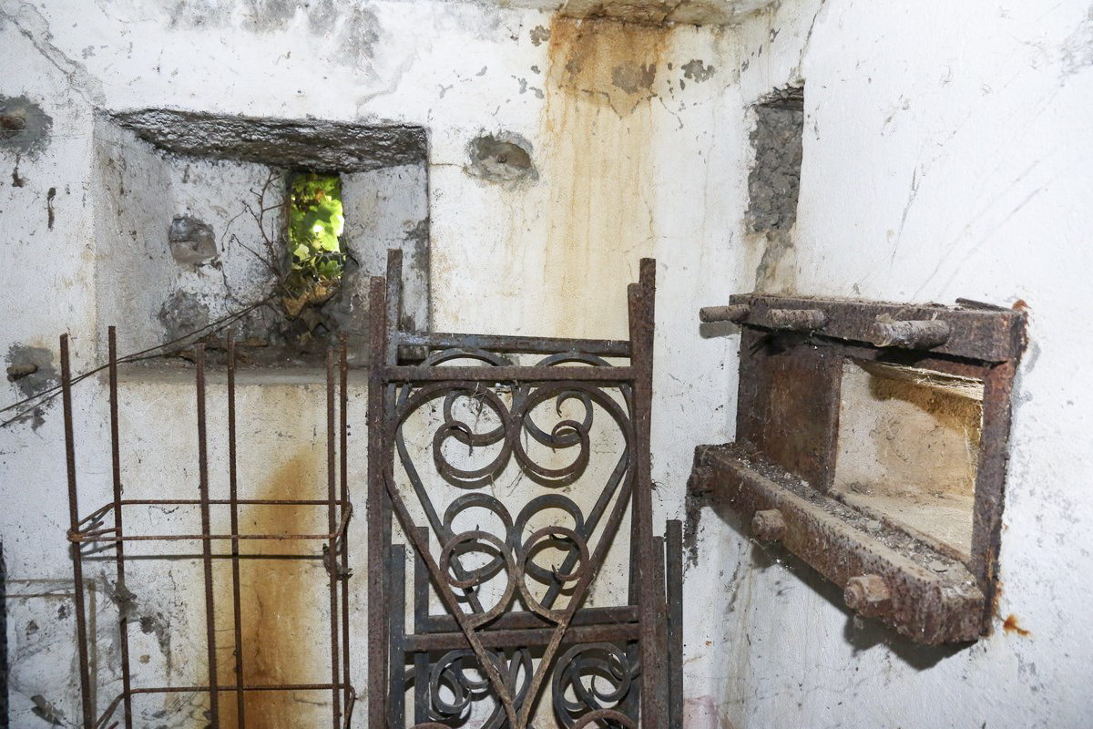 Ligne Maginot - BB37 - (Blockhaus pour canon) - Chambre de tir des armes légères - Alain Perouffe