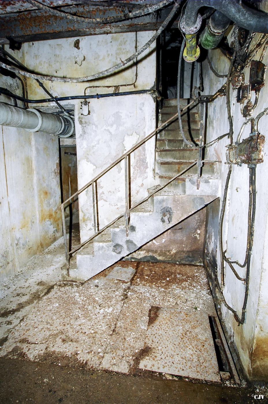 Ligne Maginot - BERENBACH - A26 - (Ouvrage d'infanterie) - Bloc 1
L'escalier - Lia VERMEULEN