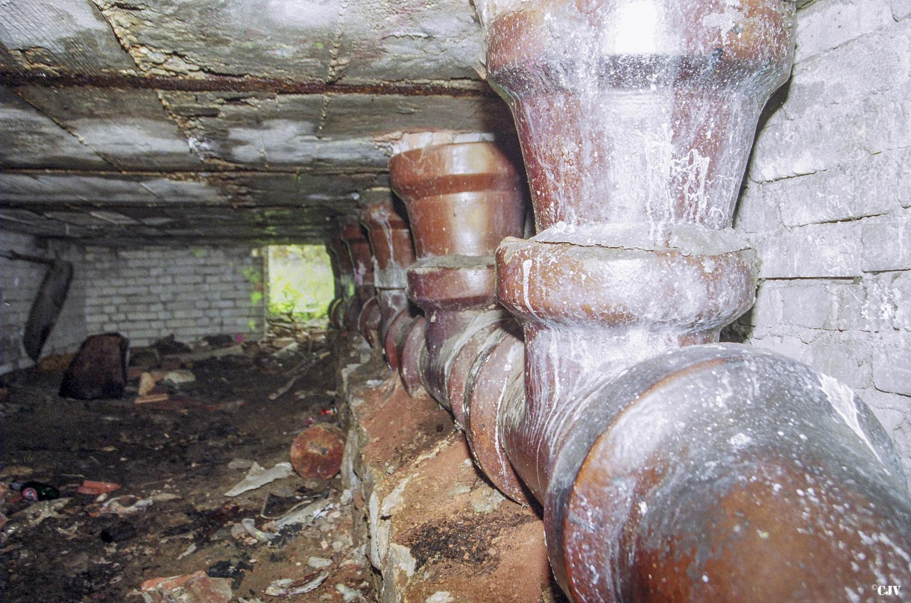 Ligne Maginot - BOCKANGE - (Camp de sureté) - En dessous des toilettes - Lia VERMEULEN