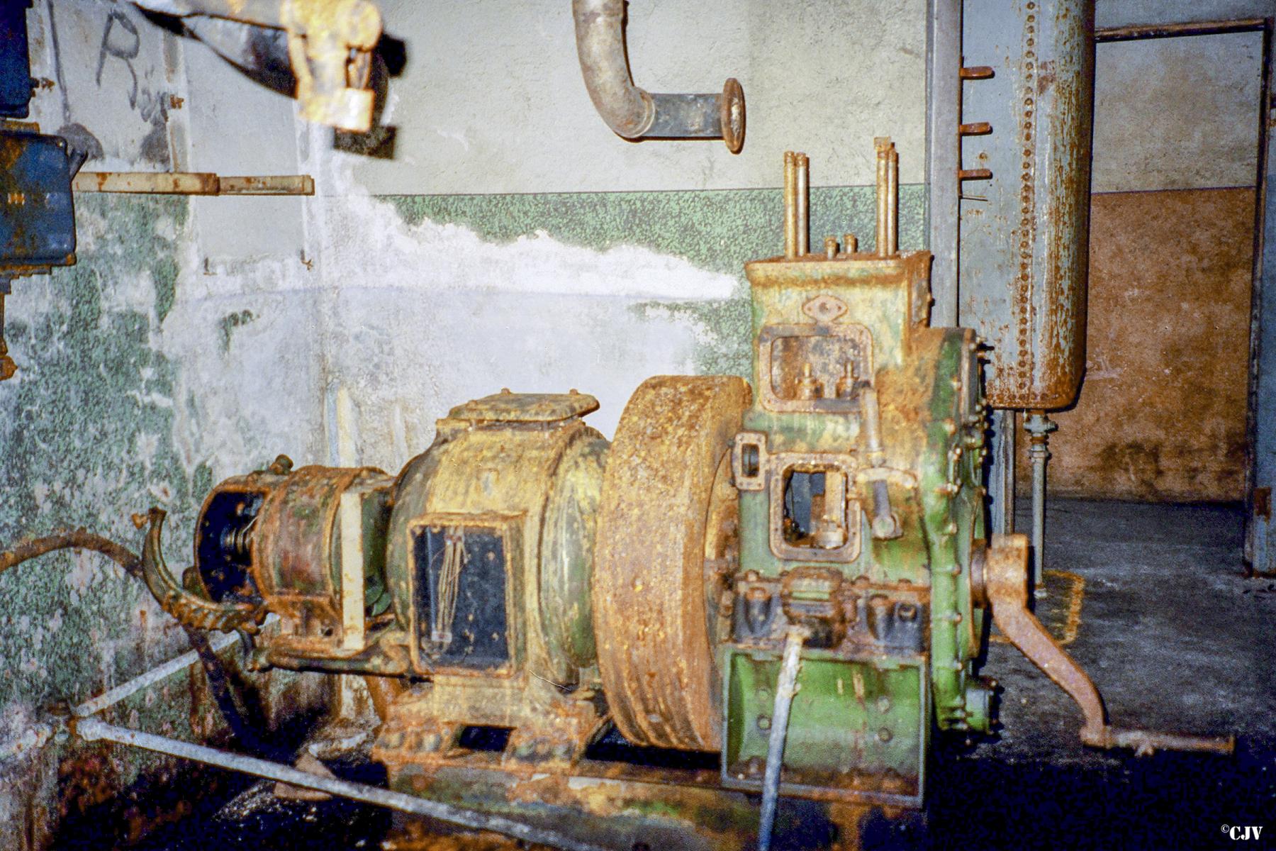 Ligne Maginot - GOMELANGE - X32 - (Abri) - Ce qu'il reste du moteur - Lia VERMEULEN