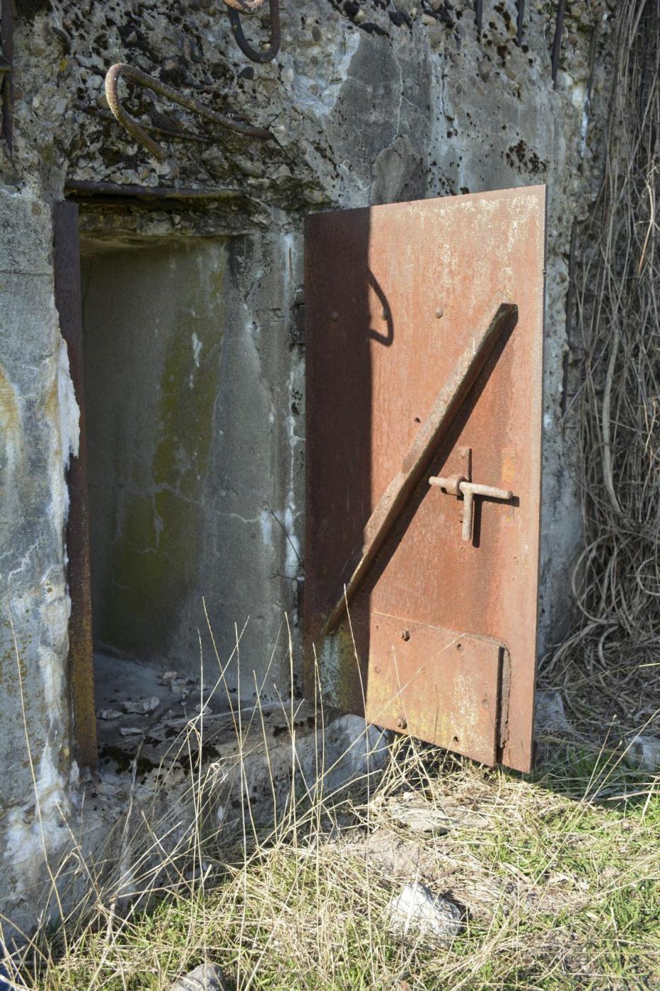 Ligne Maginot - VEILLERBERG - (Blockhaus pour canon) - L'accès pour les hommes du coté droit du blockhaus,
Détail de la porte