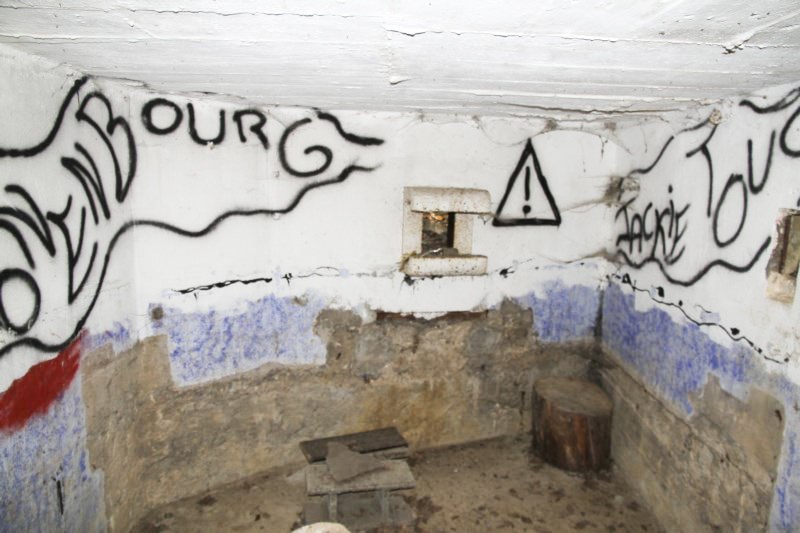 Ligne Maginot - BB3 - BUCHWIESE EST - (Blockhaus pour canon) -  Emplacement mitrailleuse flanquement droit
