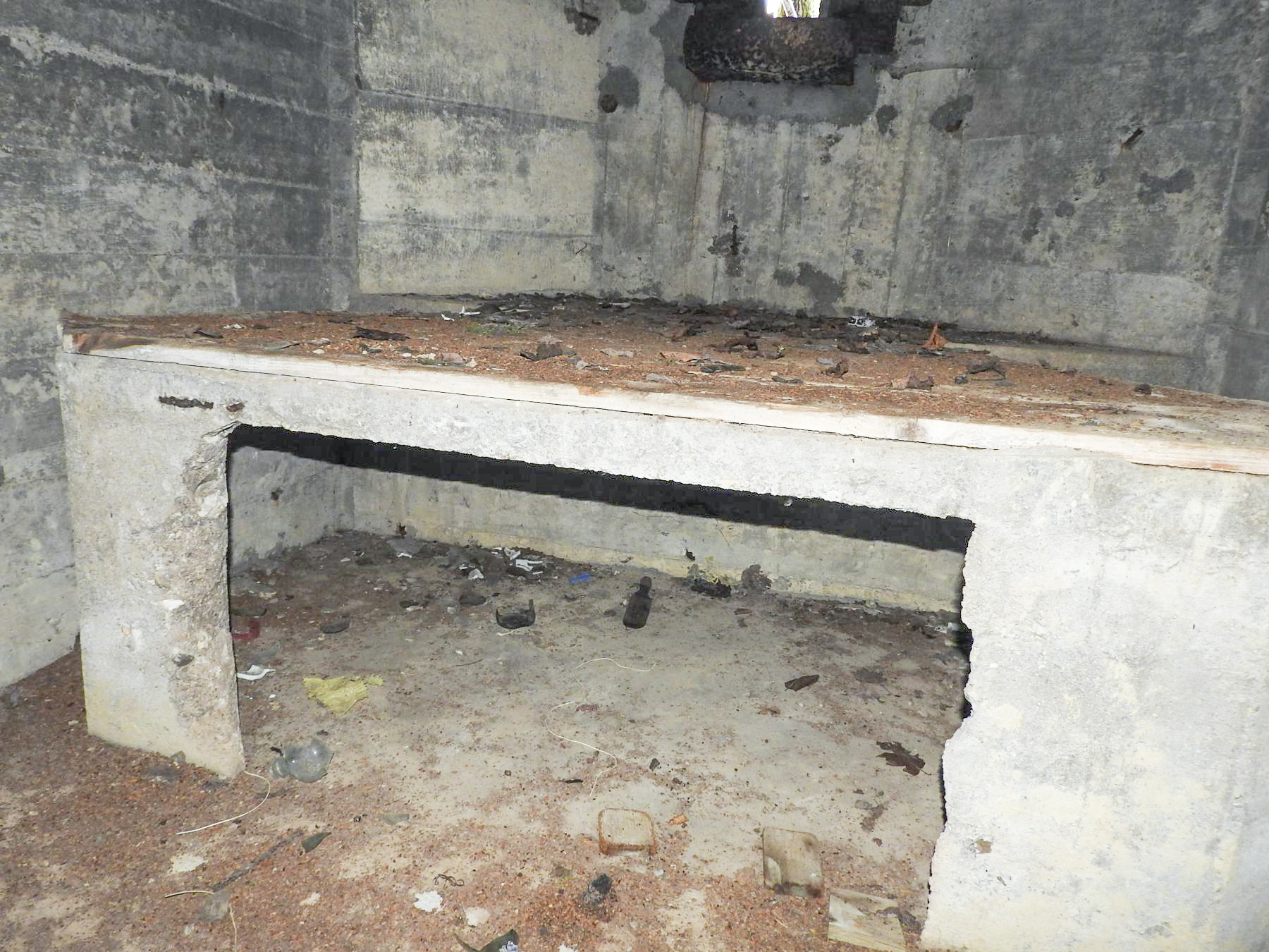 Ligne Maginot - MUEHLENBACH 2 - (Blockhaus pour arme infanterie) - La table bétonnée pour une mitrailleuse. - STENGER Mathieu