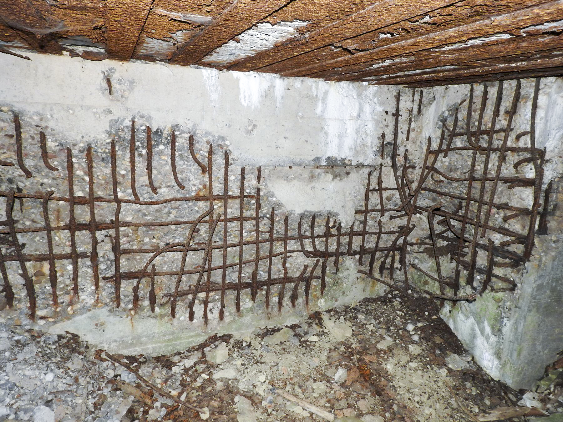 Ligne Maginot - MUEHLENBACH 4 - (Blockhaus pour canon) - L'état de l'intérieur du mur Est. 
