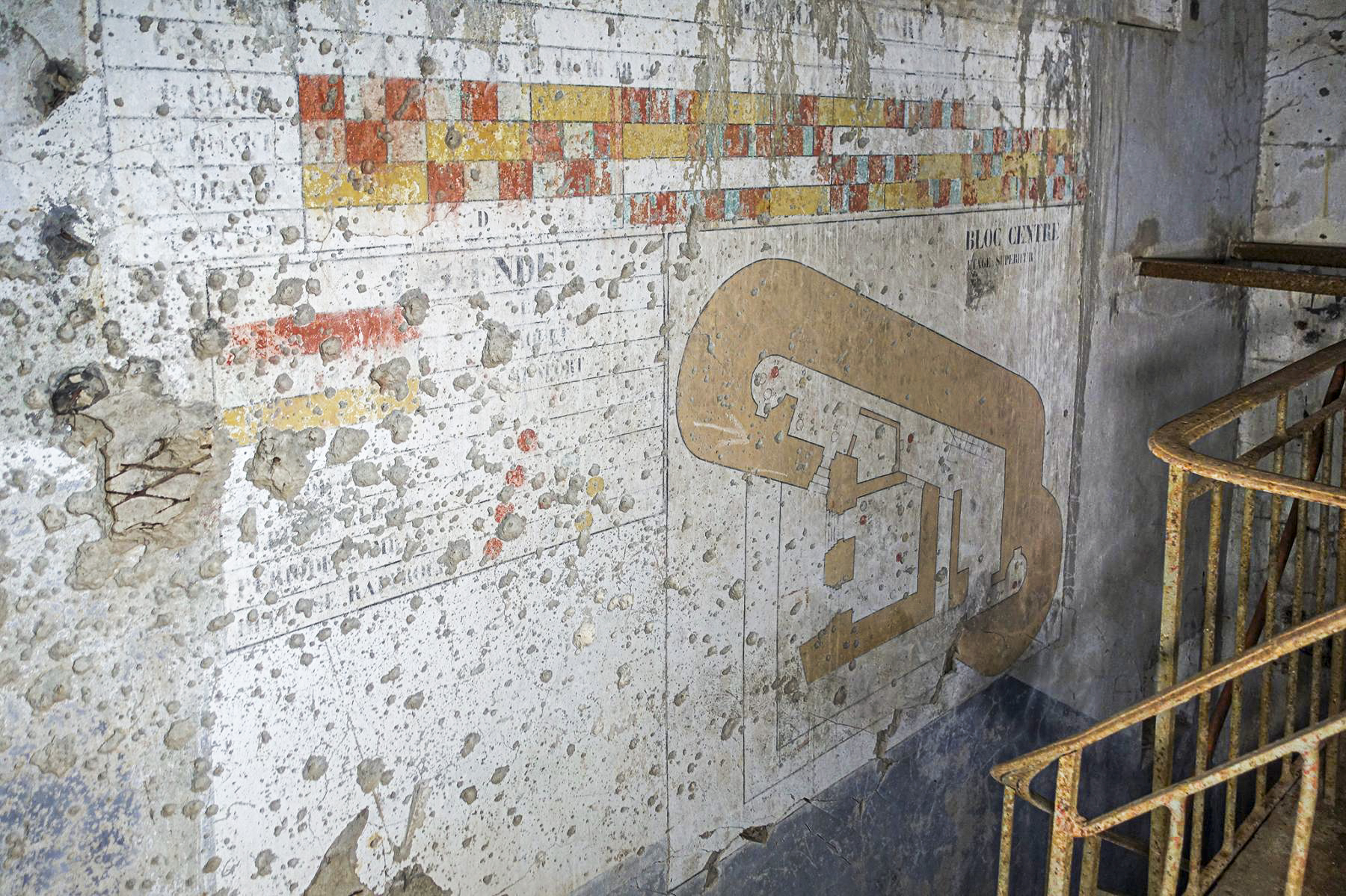 Ligne Maginot - LEMBACH - (Ouvrage d'infanterie) - Bloc 2
Plan du bloc et escalier vers l'étage inférieur - David Palmer