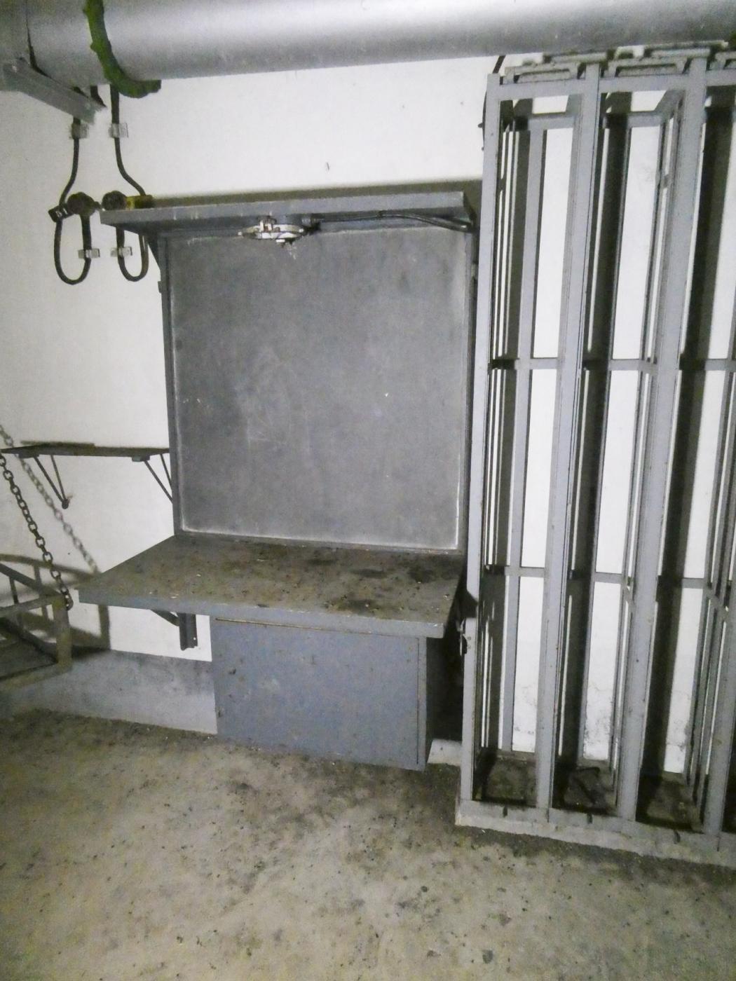 Ligne Maginot - CASTILLON (CN) - EO8 - (Ouvrage d'artillerie) - Bloc 5
Emplacement commandement - ELLENA Daniel - CUNY Philippe