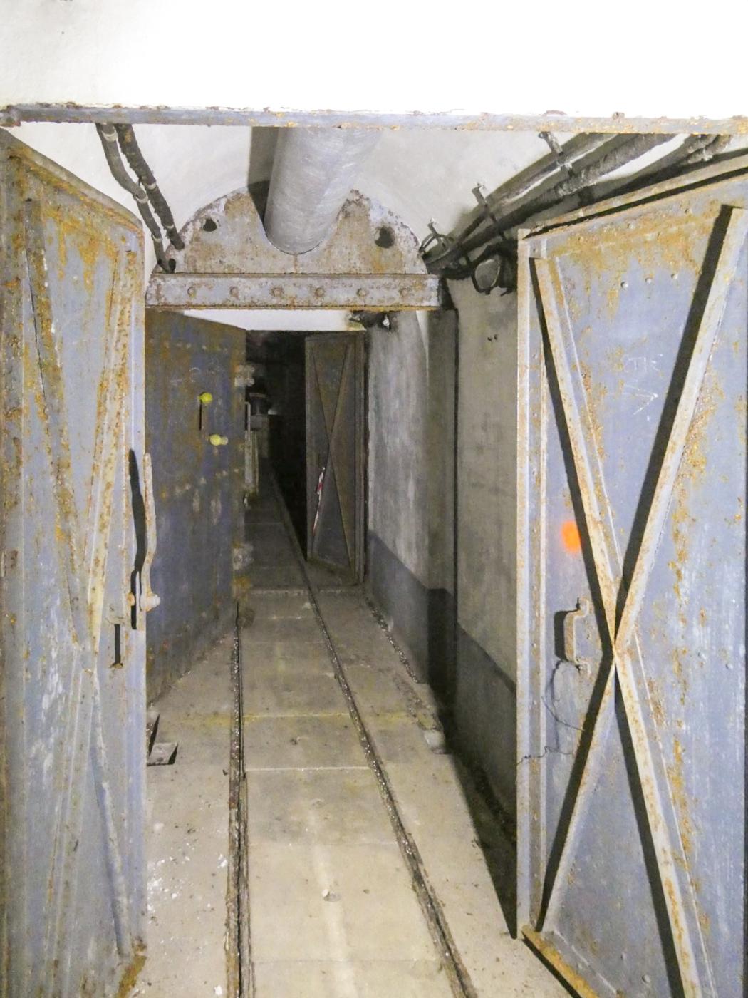 Ligne Maginot - CASTILLON (CN) - EO8 - (Ouvrage d'artillerie) - Accès au bloc 6 - ELLENA Daniel - CUNY Philippe