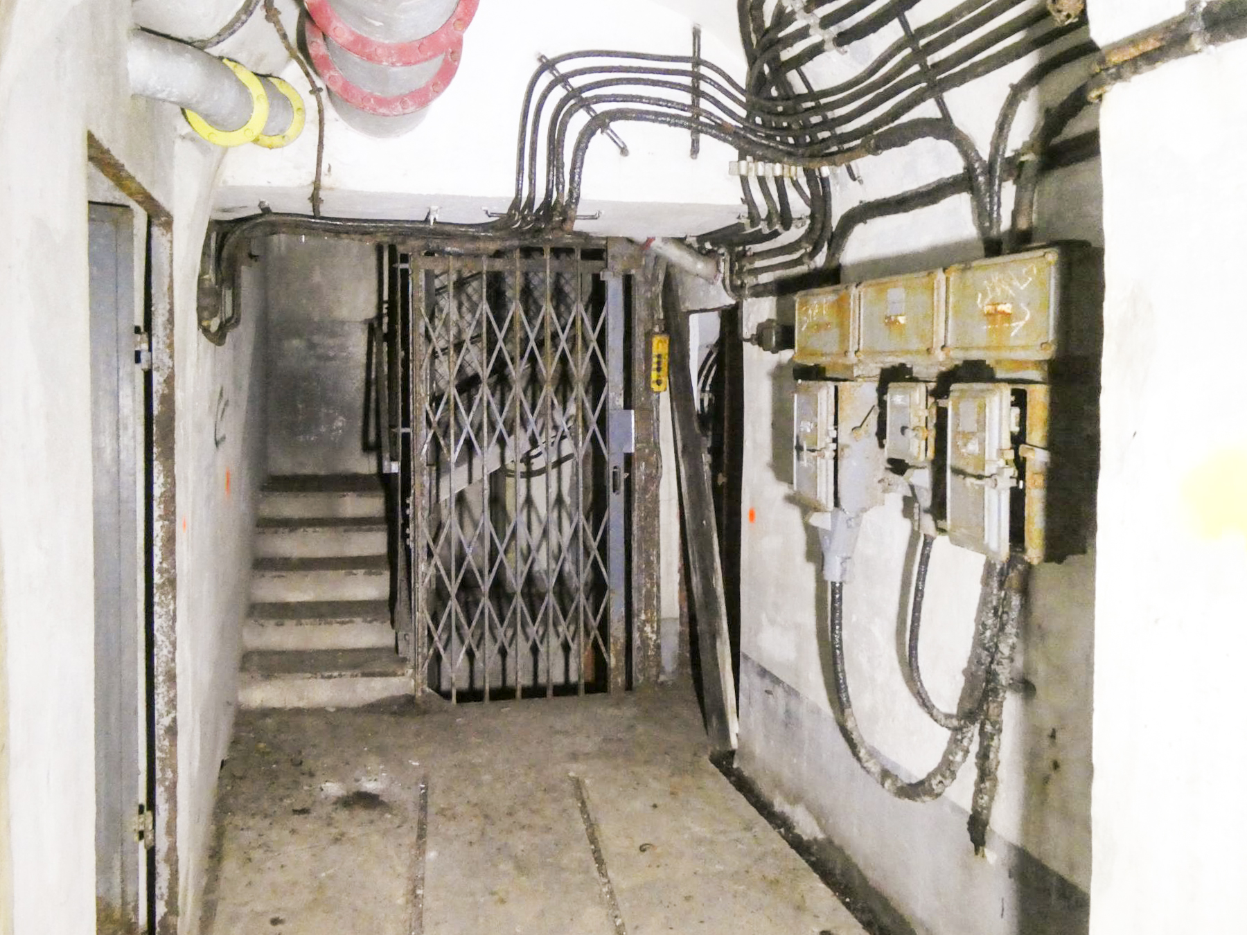 Ligne Maginot - CASTILLON (CN) - EO8 - (Ouvrage d'artillerie) - Accès au bloc 6 - ELLENA Daniel - CUNY Philippe