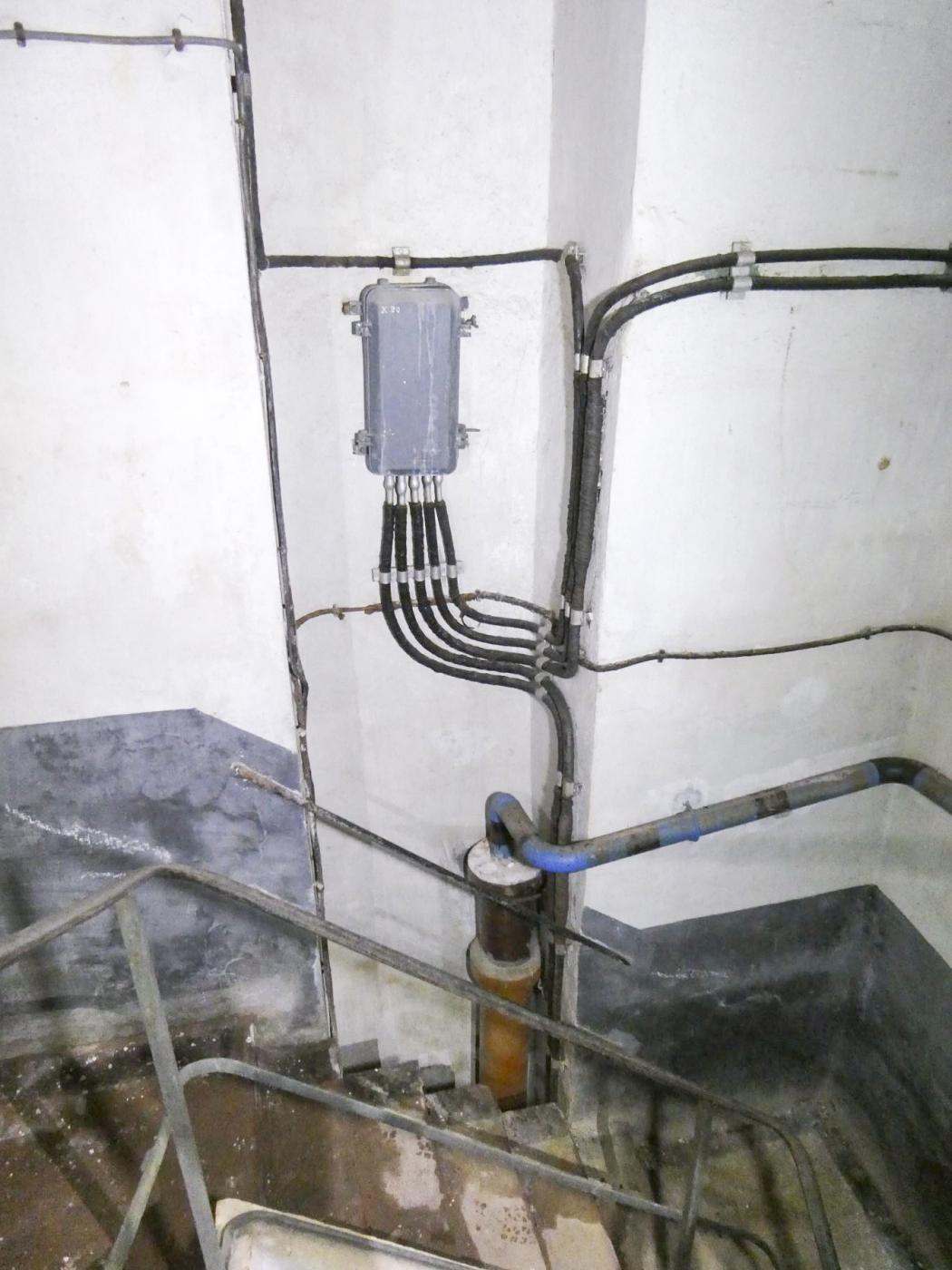 Ligne Maginot - CASTILLON (CN) - EO8 - (Ouvrage d'artillerie) - Bloc 4
L'escalier - ELLENA Daniel - CUNY Philippe