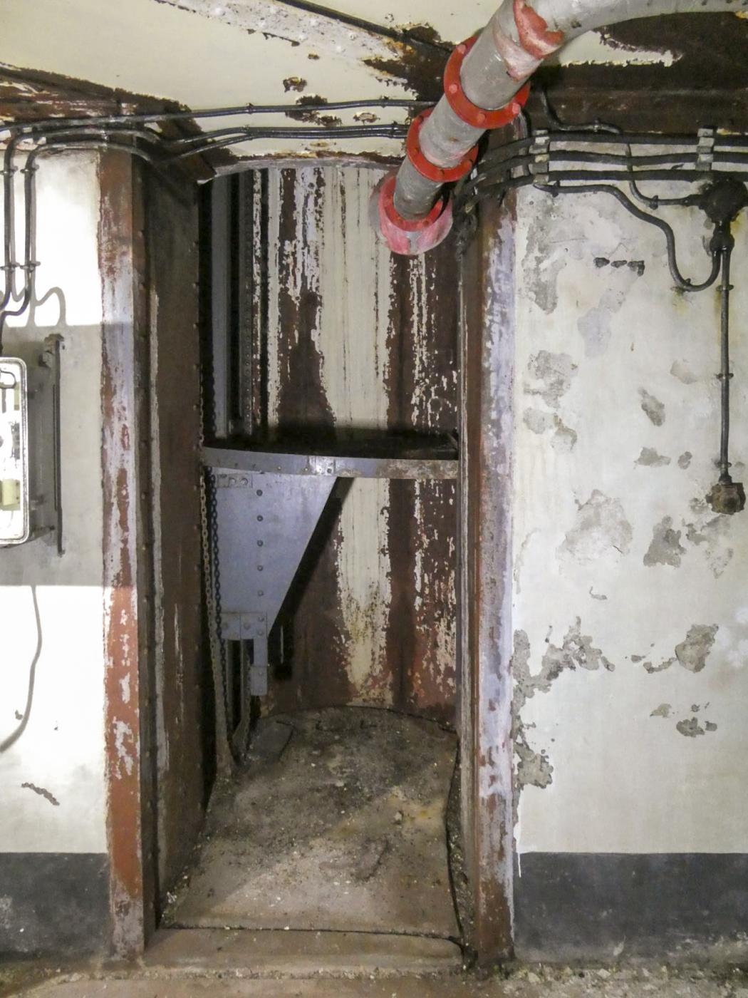 Ligne Maginot - CASTILLON (CN) - EO8 - (Ouvrage d'artillerie) - Bloc 4
Cloche VDP - ELLENA Daniel - CUNY Philippe