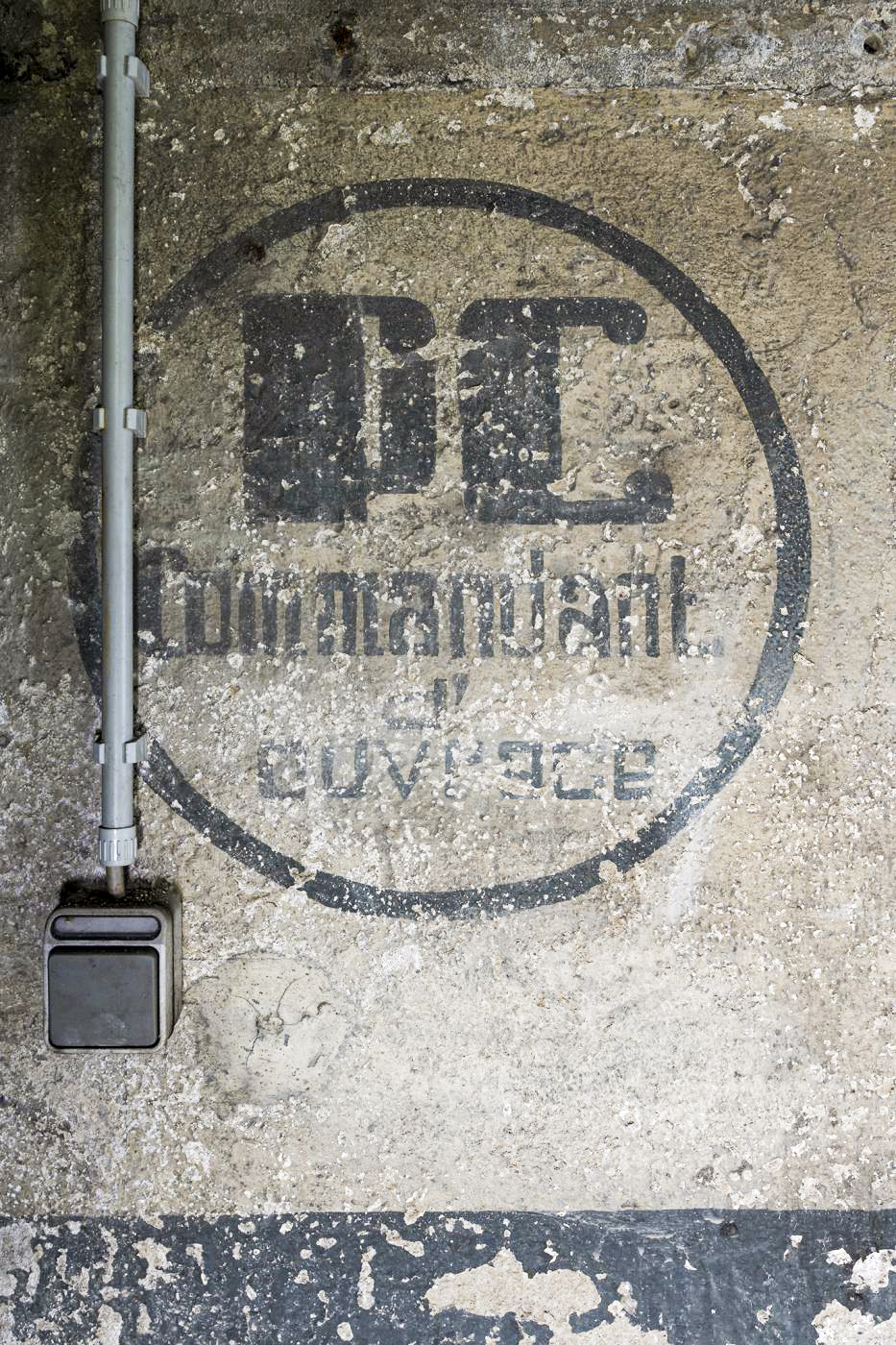 Ligne Maginot - LEMBACH - (Ouvrage d'infanterie) - Inscription dans la caserne.
PC commandant d'ouvrage. - David Palmer