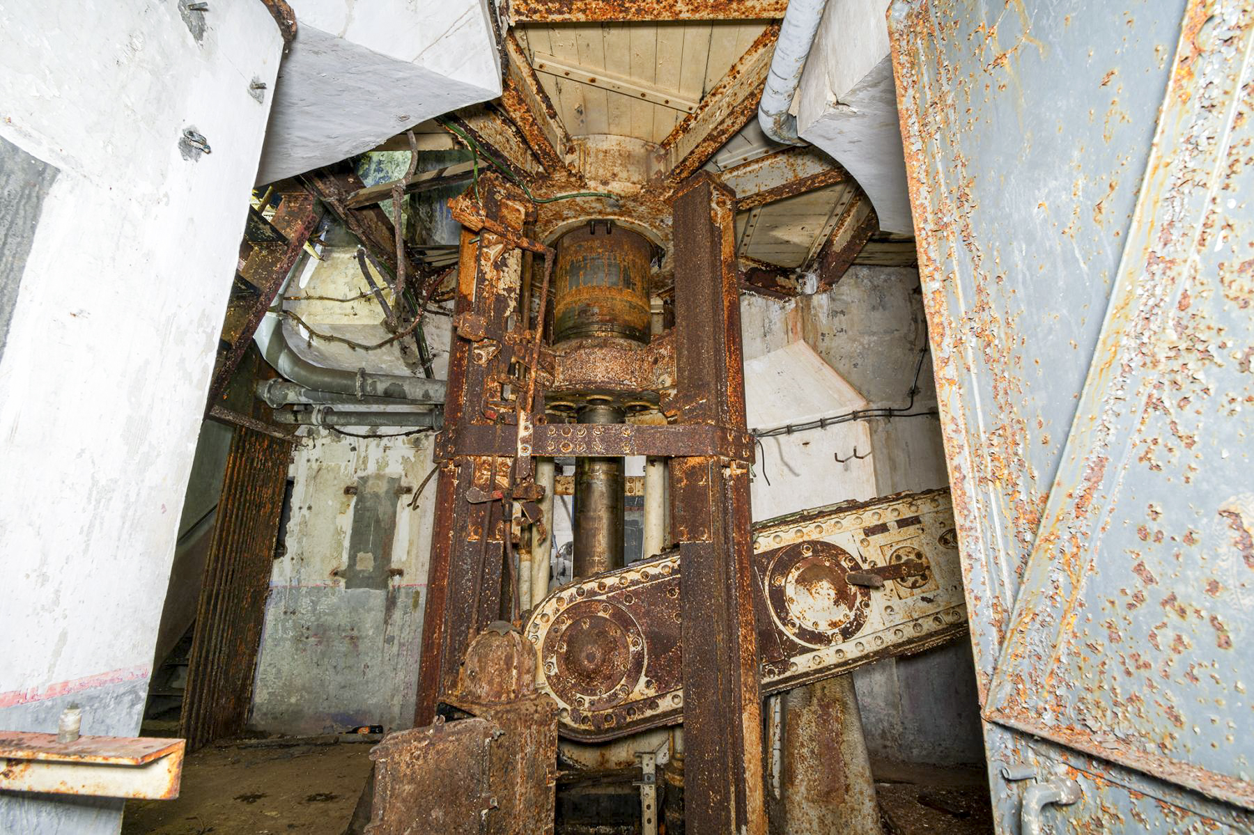 Ligne Maginot - BOVENBERG - A27 - (Ouvrage d'infanterie) - Bloc 6
Tourelle des mitrailleuses - David Palmer