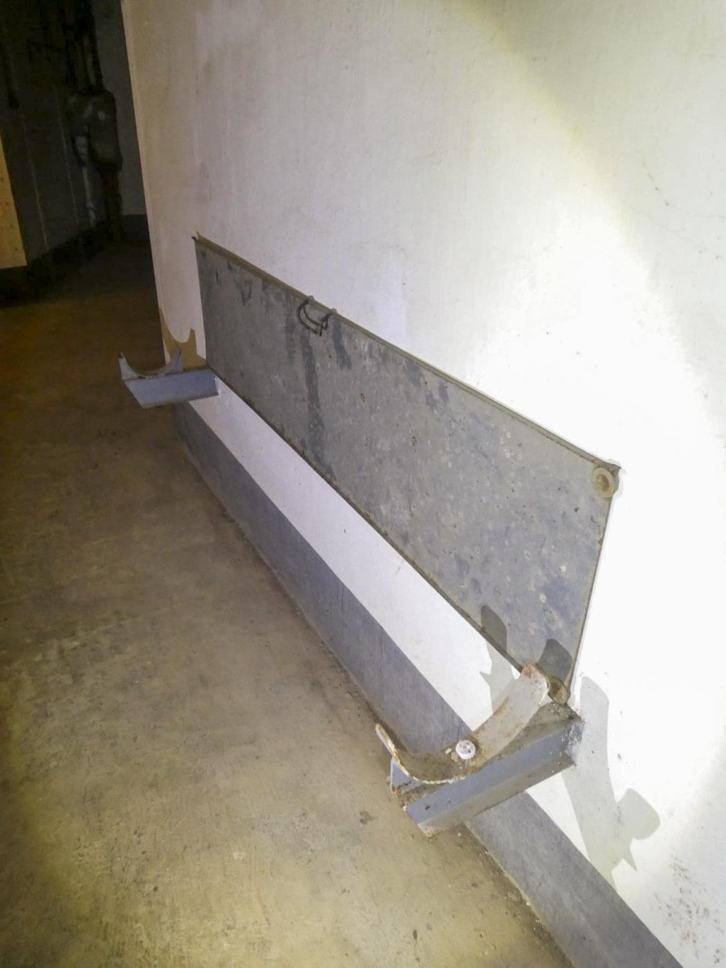 Ligne Maginot - CASTILLON (CN) - EO8 - (Ouvrage d'artillerie) - Bloc 3
Support d'un fut de 75 mm de rechange - ELLENA Daniel - CUNY Philippe