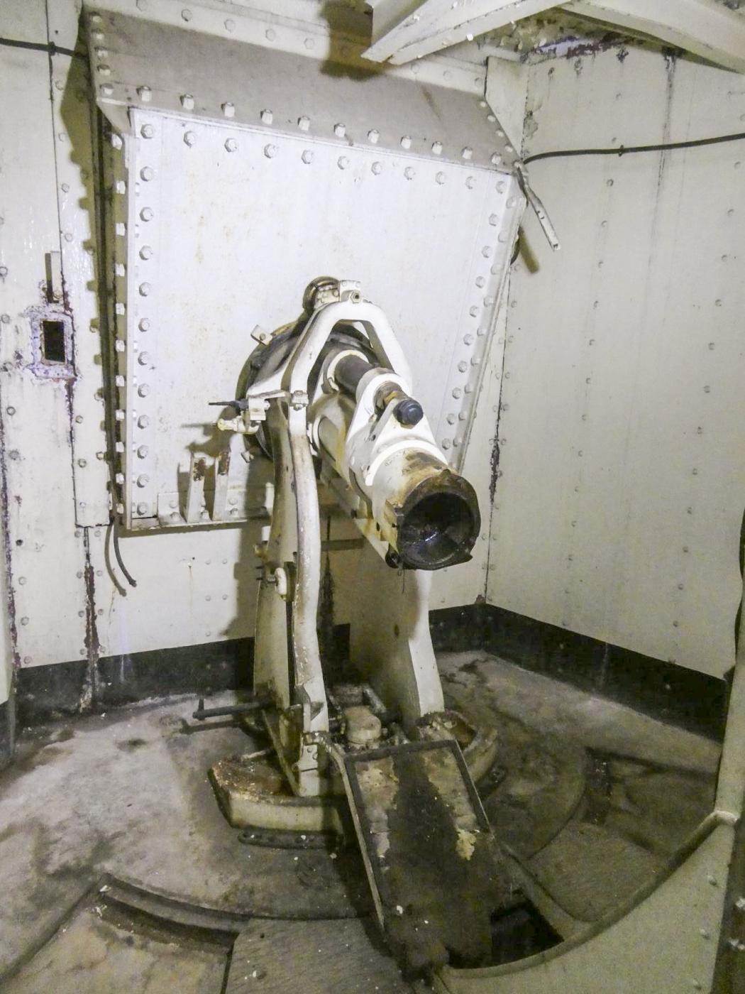 Ligne Maginot - CASTILLON (CN) - EO8 - (Ouvrage d'artillerie) - Bloc 3
Pièce de 75mm n°23 de gauche  - ELLENA Daniel - CUNY Philippe