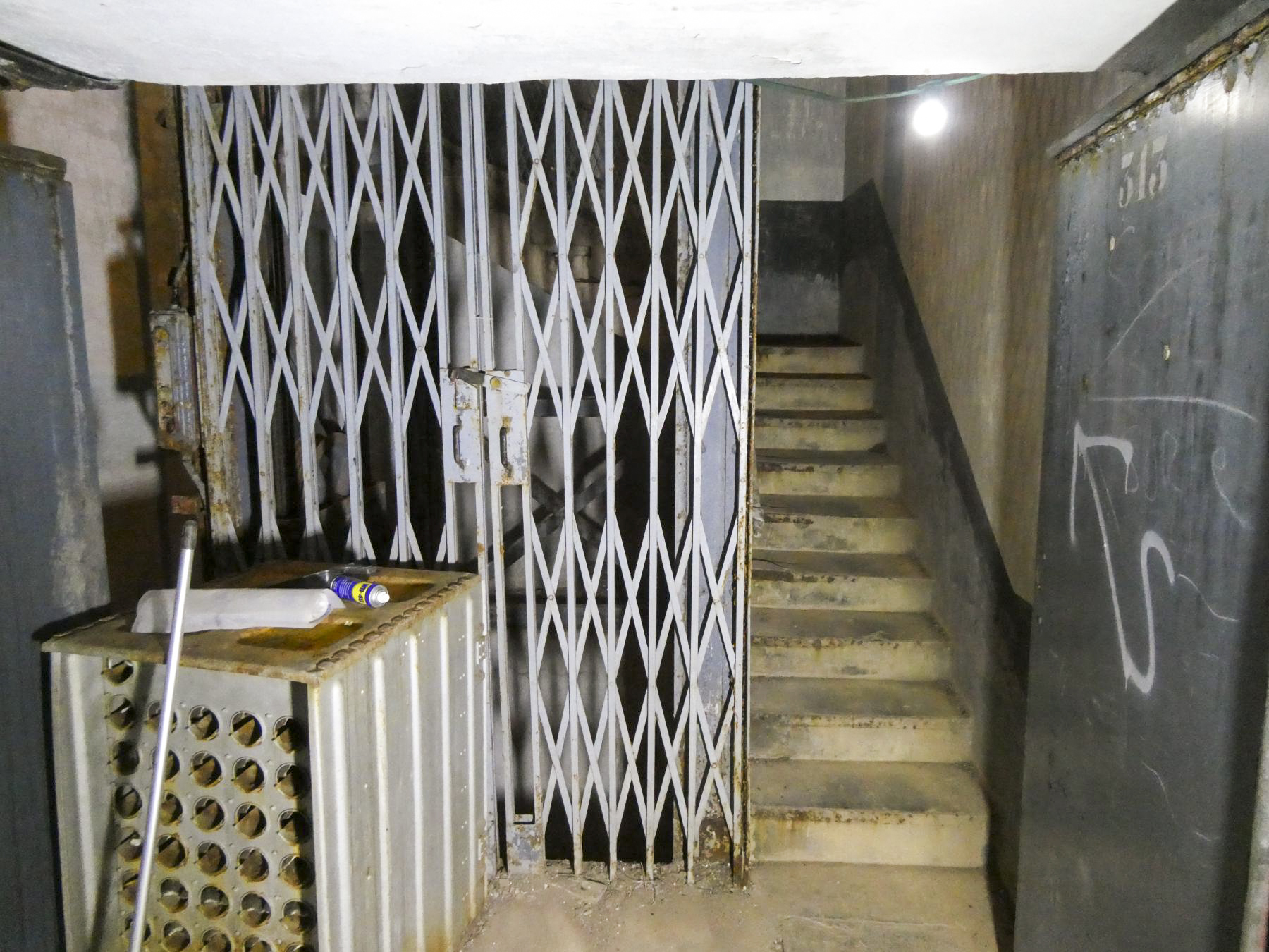 Ligne Maginot - CASTILLON (CN) - EO8 - (Ouvrage d'artillerie) - Bloc 3
Monte-charge - ELLENA Daniel - CUNY Philippe