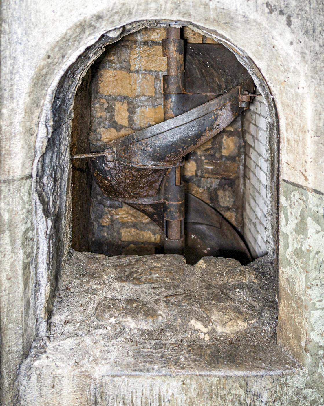 Ligne Maginot - BILLIG - A18 - (Ouvrage d'artillerie) - Bloc 4
Gaine de descente des douilles de 75 - David Palmer