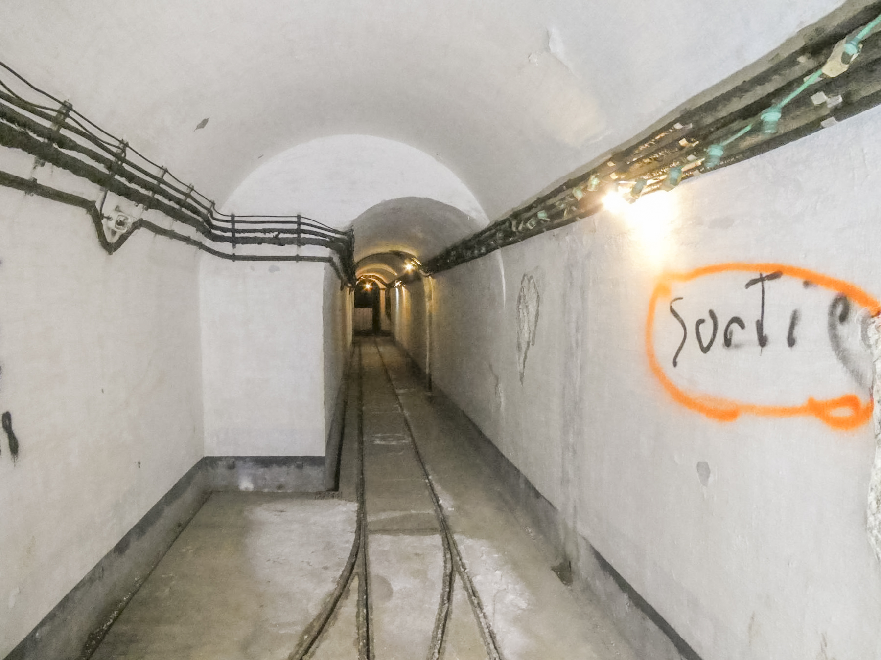 Ligne Maginot - CASTILLON (CN) - EO8 - (Ouvrage d'artillerie) - Galerie étage supérieur - ELLENA Daniel - CUNY Philippe