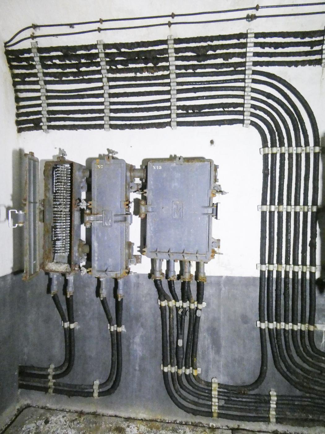 Ligne Maginot - CASTILLON (CN) - EO8 - (Ouvrage d'artillerie) - Central téléphonique - ELLENA Daniel - CUNY Philippe