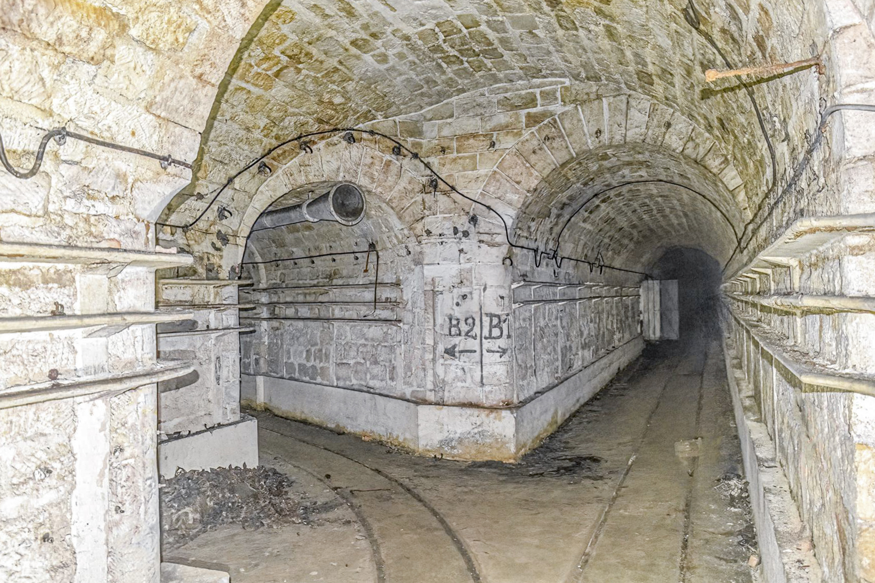 Ligne Maginot - LATIREMONT - A3 - (Ouvrage d'artillerie) - A gauche bloc 2 et PC, tout droit, bloc 1.
 - David Palmer