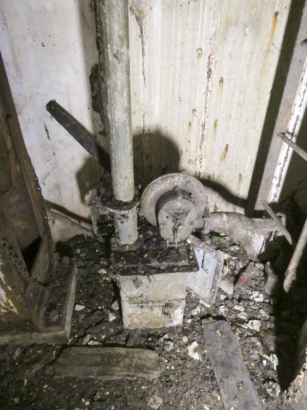 Ligne Maginot - RIMPLAS (RS) - (Ouvrage d'artillerie) - Bloc 3
La cloche GFM - ELLENA Daniel - CUNY Philippe