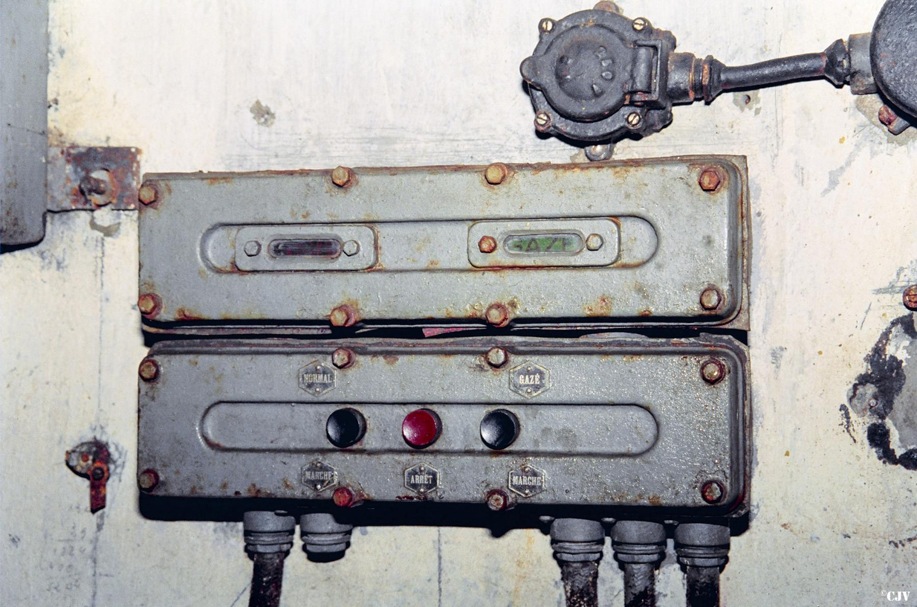 Ligne Maginot - SCHIESSECK - (Ouvrage d'artillerie) - Bloc 4
Systéme de commande de la ventilation, régimes Normal-Gazé
