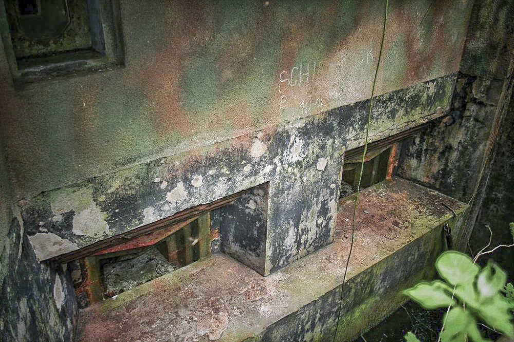 Ligne Maginot - SCHIESSECK - (Ouvrage d'artillerie) - Bloc 4
Les deux créneaux pour mortiers de 81.