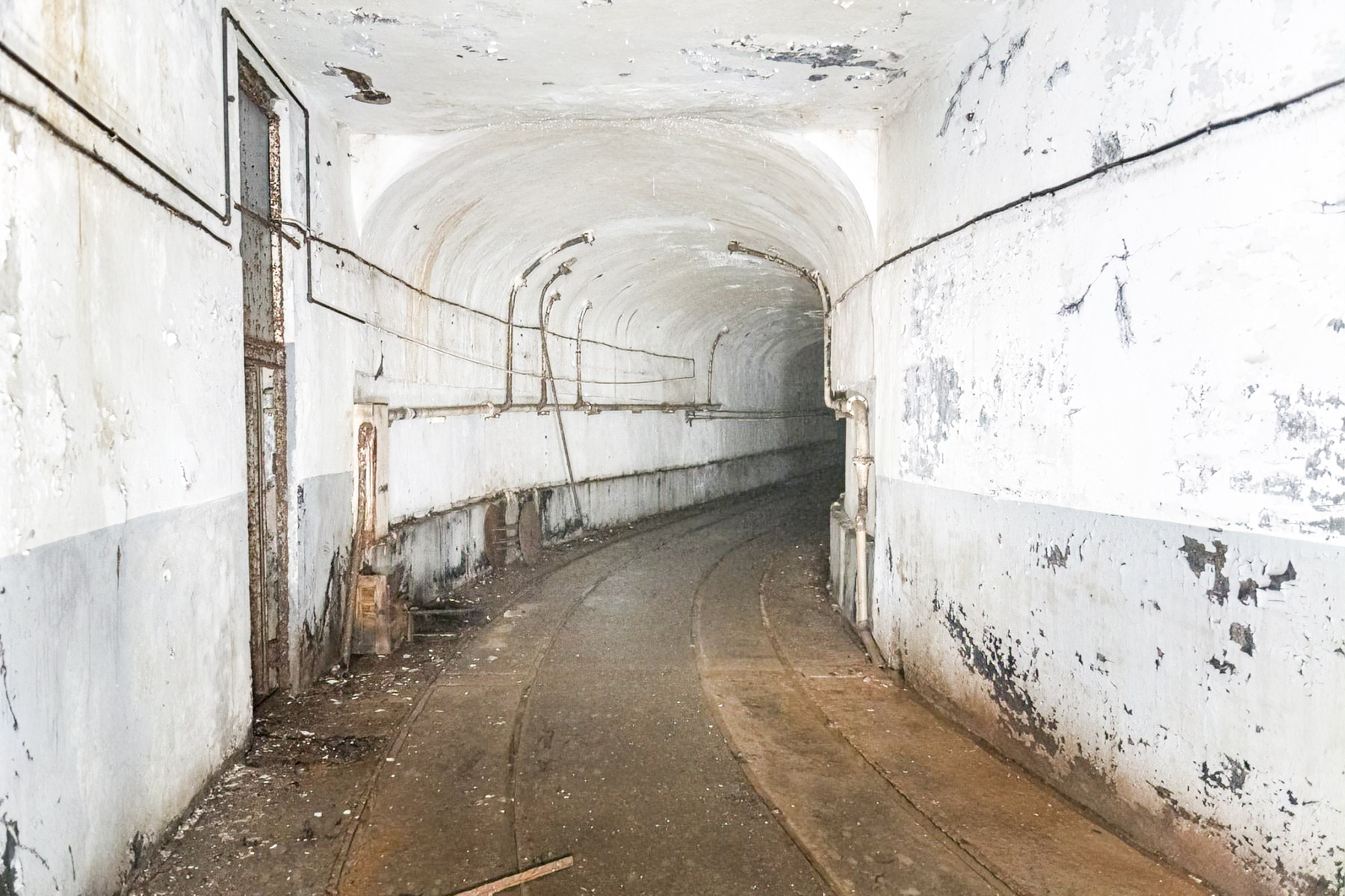 Ligne Maginot - SCHIESSECK - (Ouvrage d'artillerie) - Galerie principale, juste après l'entrée munitions - David Palmer