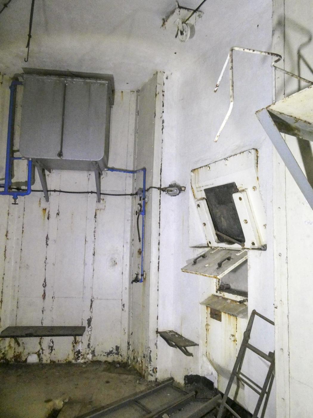 Ligne Maginot - RIMPLAS (RS) - (Ouvrage d'artillerie) - Bloc 1
Emplacement du mortier de gauche - ELLENA Daniel - CUNY Philippe