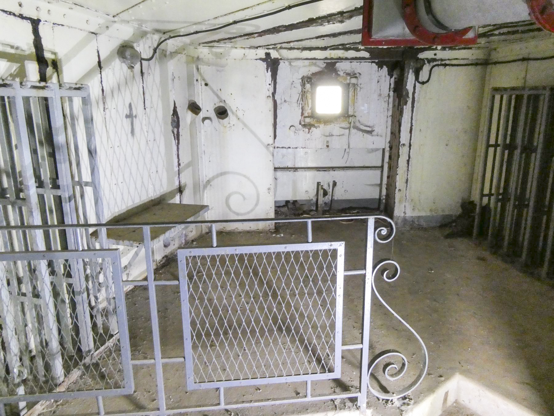 Ligne Maginot - RIMPLAS (RS) - (Ouvrage d'artillerie) - Bloc 1
Le créneau JM - ELLENA Daniel - CUNY Philippe