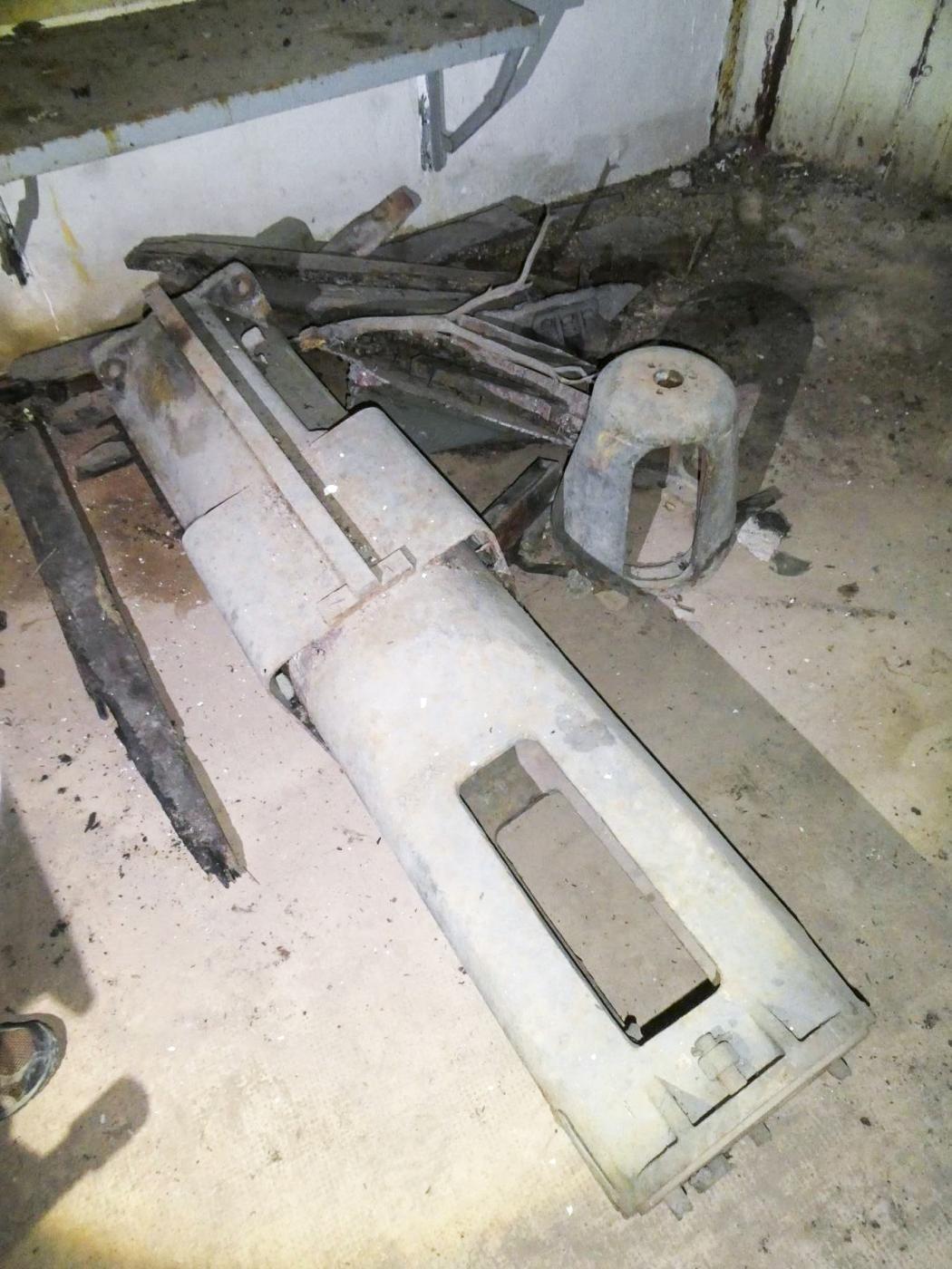 Ligne Maginot - RIMPLAS (RS) - (Ouvrage d'artillerie) - Bloc 1
La cloche LG
Partie démontée - ELLENA Daniel - CUNY Philippe