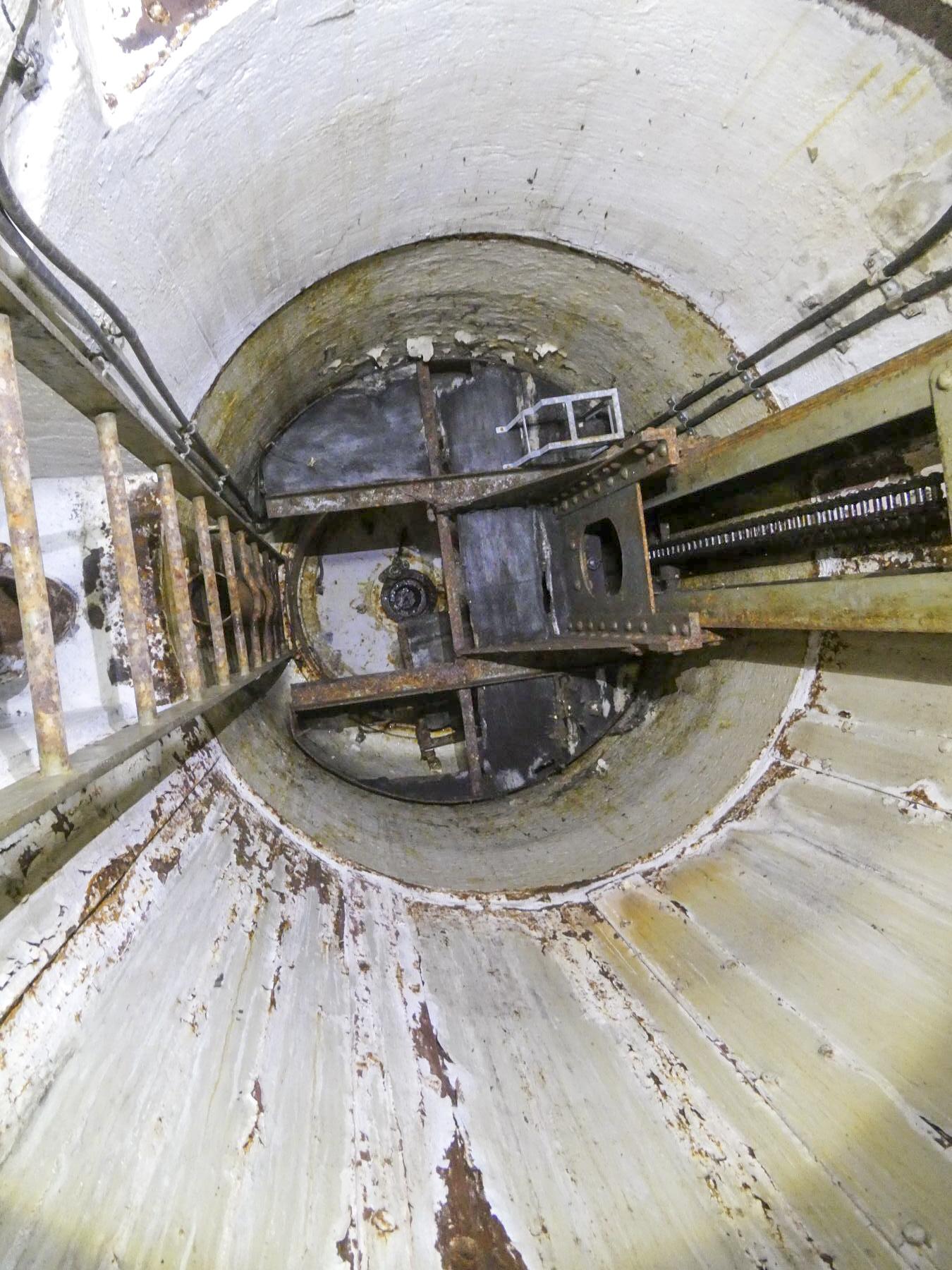 Ligne Maginot - RIMPLAS (RS) - (Ouvrage d'artillerie) - Bloc 5
La cloche VDP - ELLENA Daniel - CUNY Philippe