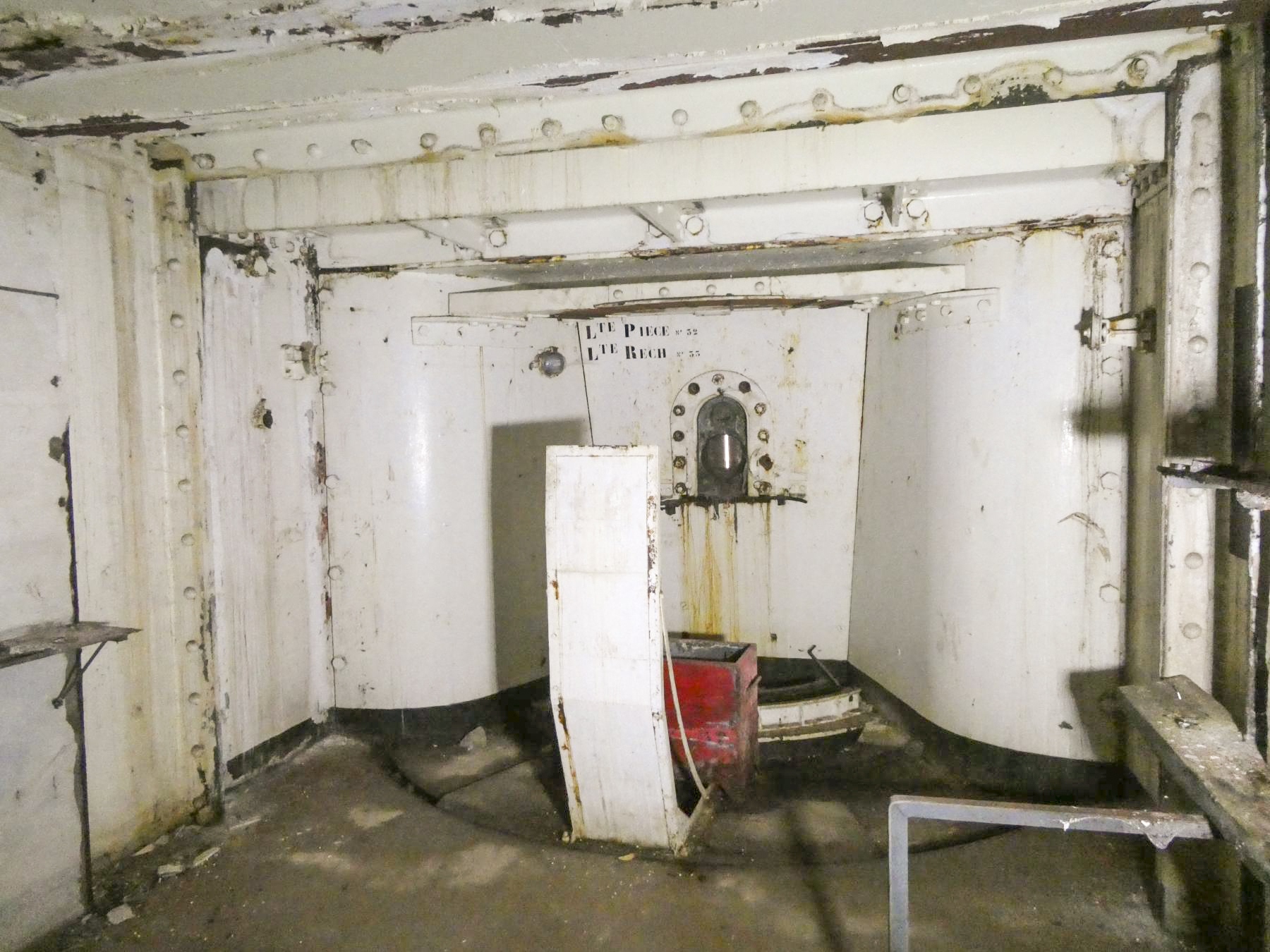 Ligne Maginot - RIMPLAS (RS) - (Ouvrage d'artillerie) - Bloc 5
Casemate pour mortier de 75 Mle 1931 - ELLENA Daniel - CUNY Philippe