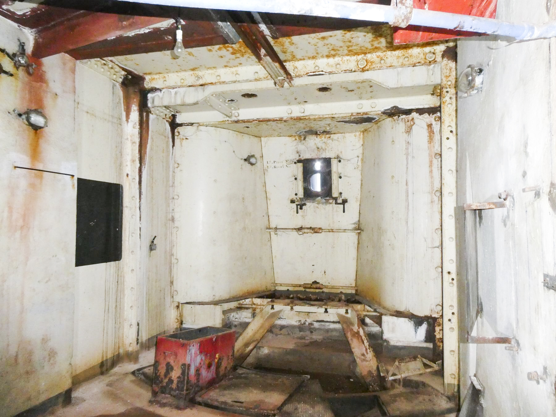 Ligne Maginot - RIMPLAS (RS) - (Ouvrage d'artillerie) - Bloc 5
Casemate pour canon-obusier de 75 Mle 1933
Pièce 1 - ELLENA Daniel - CUNY Philippe