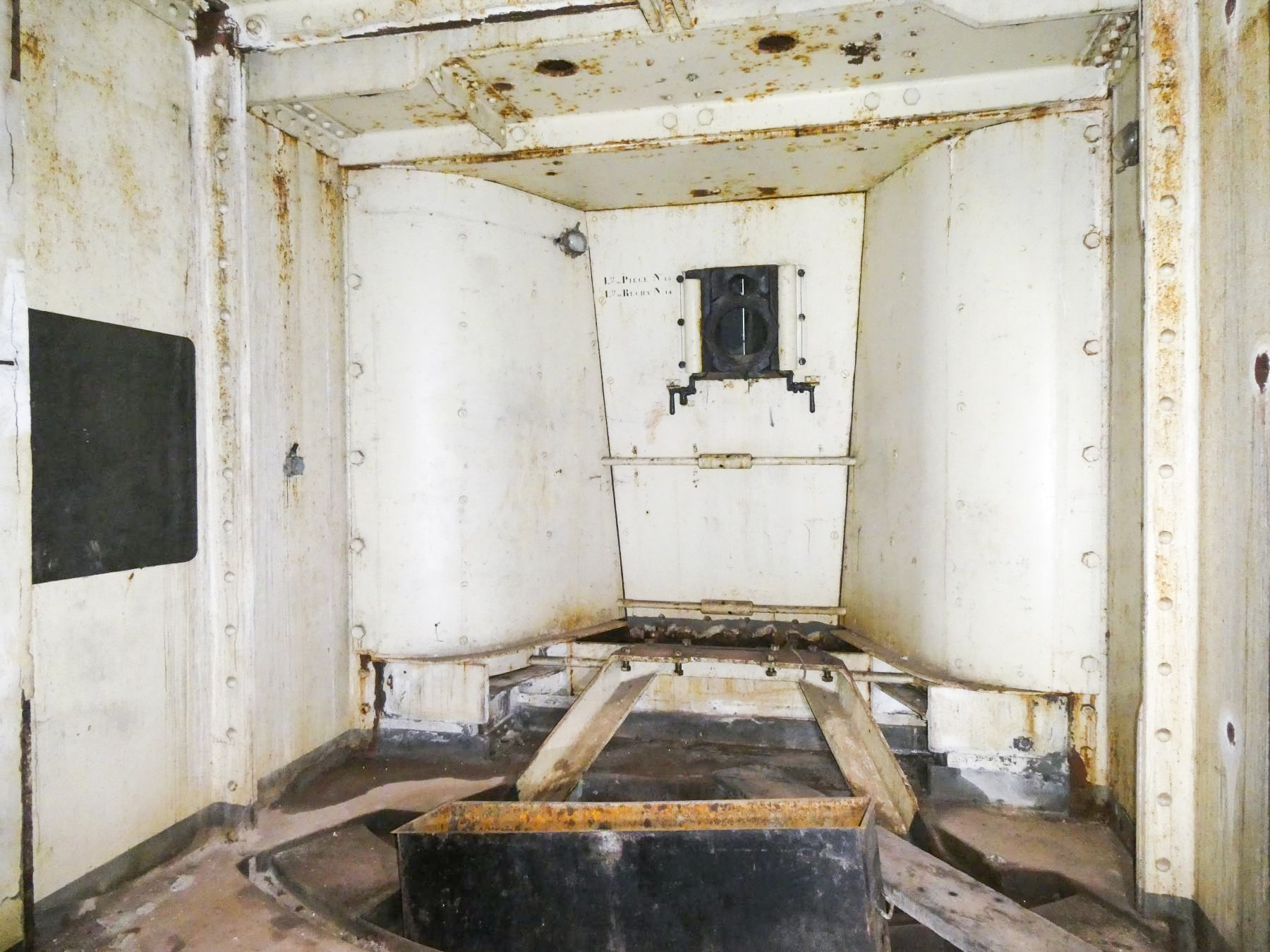 Ligne Maginot - RIMPLAS (RS) - (Ouvrage d'artillerie) - Bloc 5
Casemate pour canon-obusier de 75 Mle 1933
Pièce 2 - ELLENA Daniel - CUNY Philippe