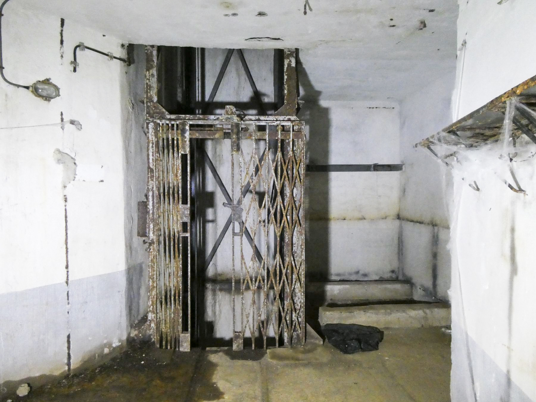 Ligne Maginot - RIMPLAS (RS) - (Ouvrage d'artillerie) - Bloc 4
Monte charge - ELLENA Daniel - CUNY Philippe