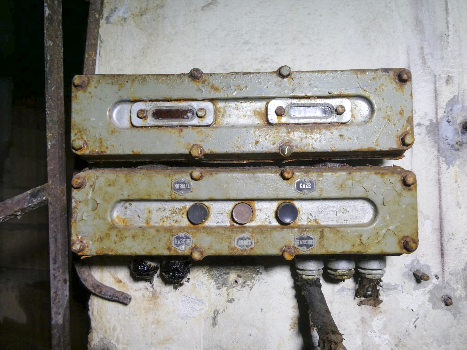 Ligne Maginot - RIMPLAS (RS) - (Ouvrage d'artillerie) - Bloc 4
Commande de la ventilation au niveau du bloc - ELLENA Daniel - CUNY Philippe