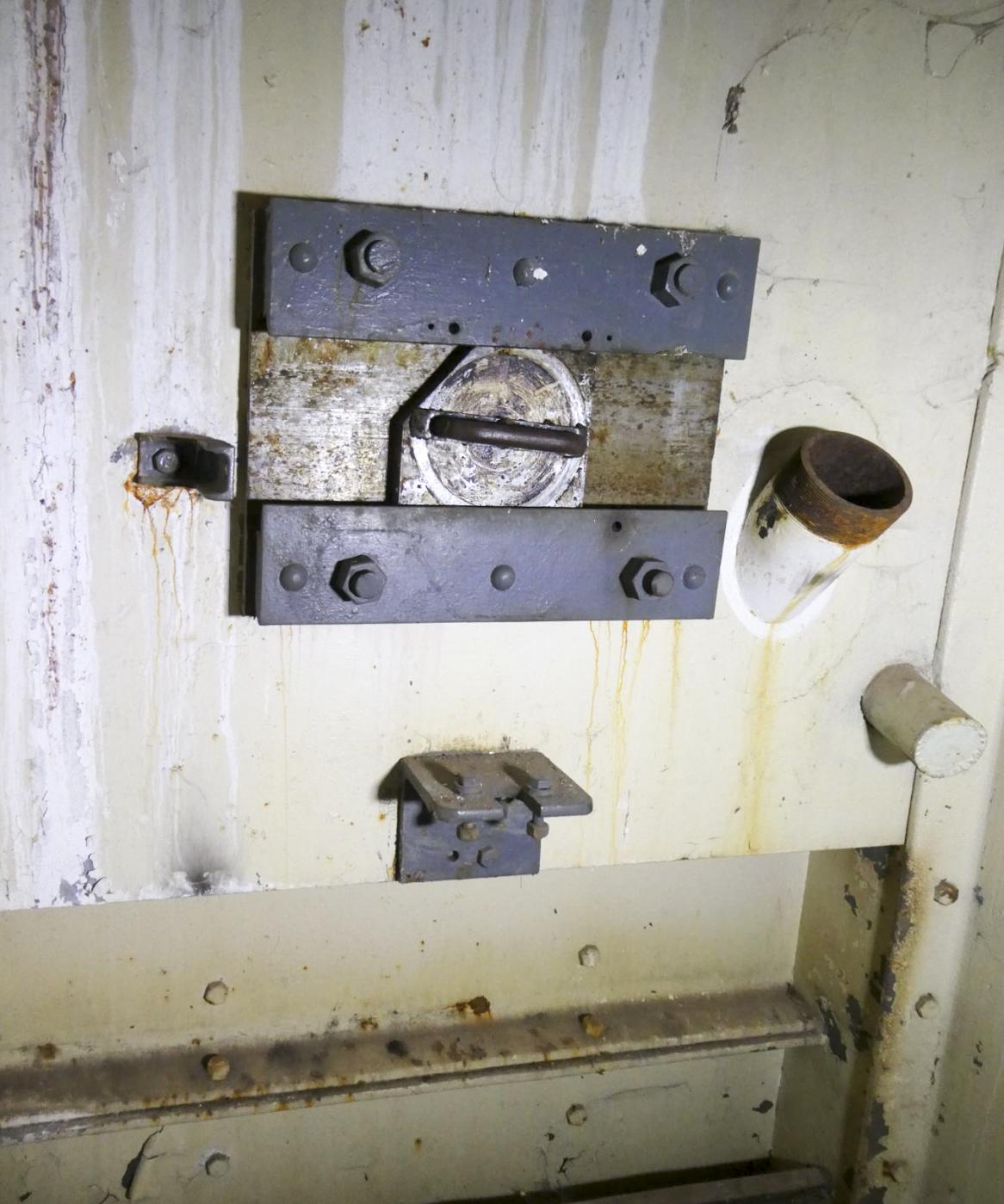 Ligne Maginot - RIMPLAS (RS) - (Ouvrage d'artillerie) - Bloc 4
Créneau FM n°7 - ELLENA Daniel - CUNY Philippe