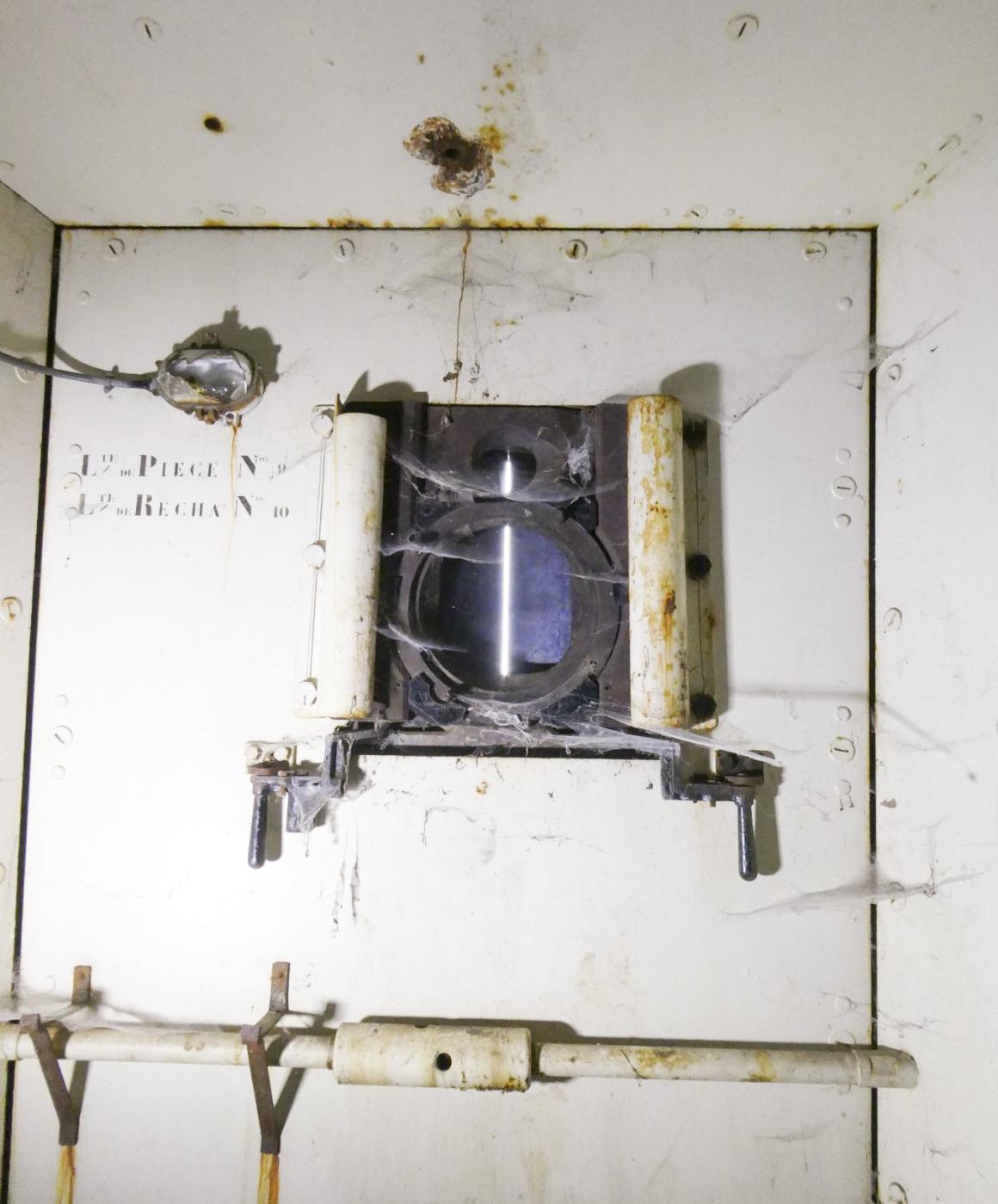 Ligne Maginot - RIMPLAS (RS) - (Ouvrage d'artillerie) - Bloc 4
Emplacement pour 75 Mle 33
Pièce 1 - ELLENA Daniel - CUNY Philippe