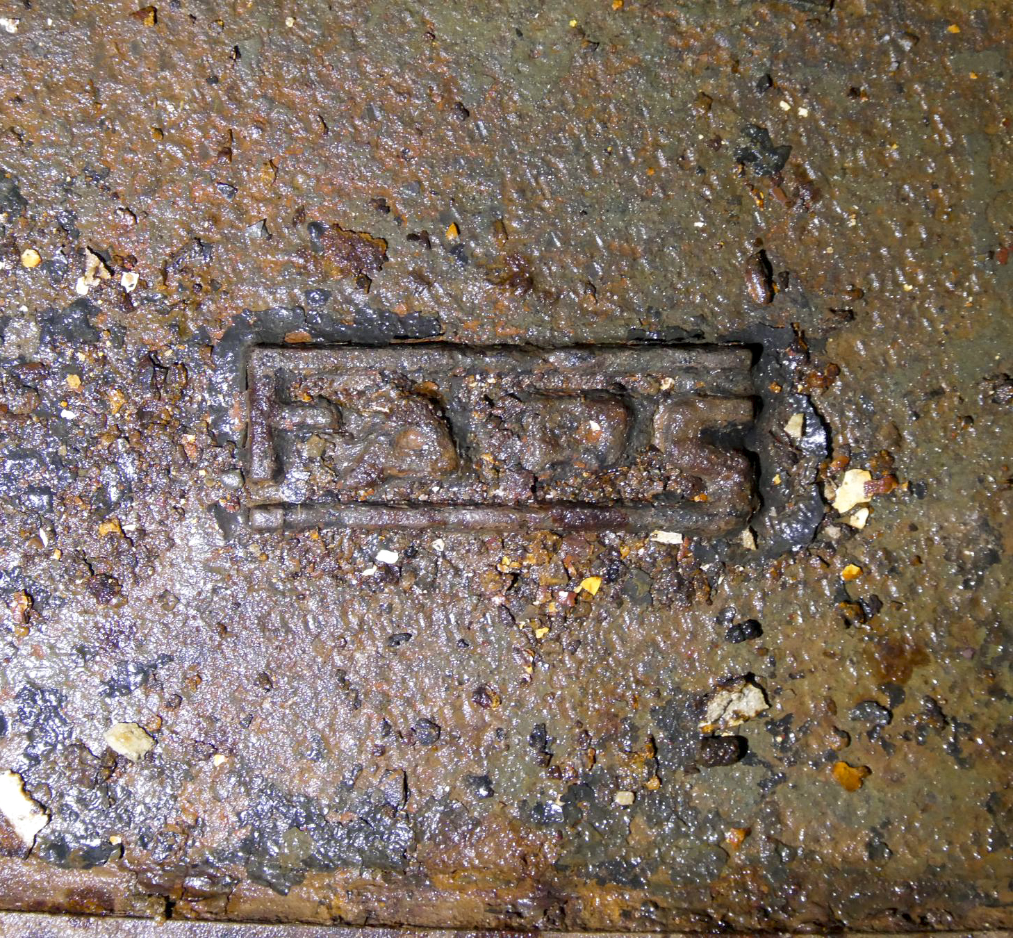 Ligne Maginot - RIMPLAS (RS) - (Ouvrage d'artillerie) - Bloc 4
Marquage sur sellette d'artillerie - ELLENA Daniel - CUNY Philippe